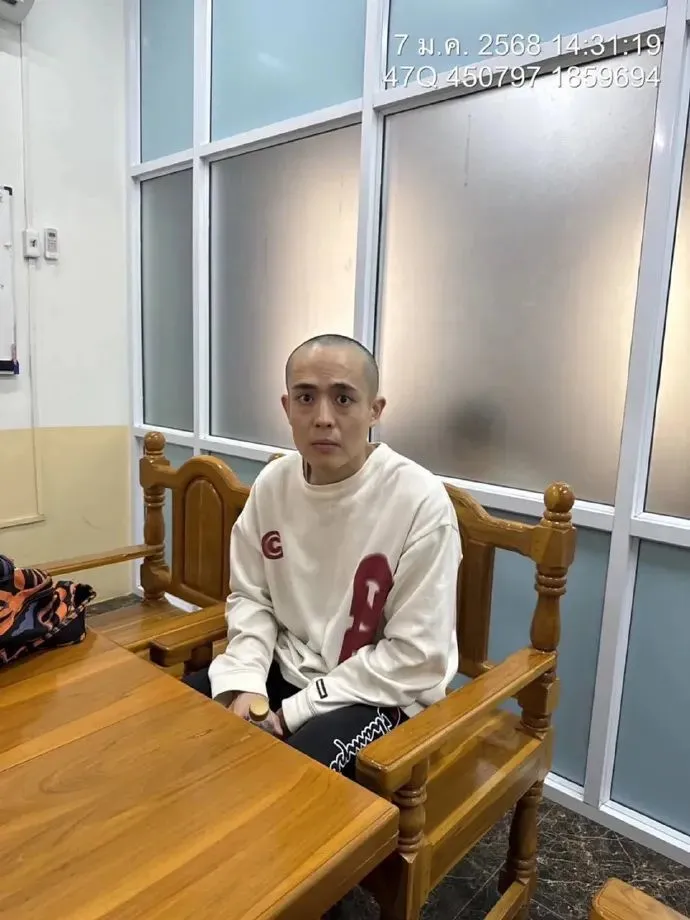 注意这个监控视频右上角的年份是佛历